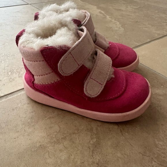 UGG pink on pink boots - Picture 4 of 7